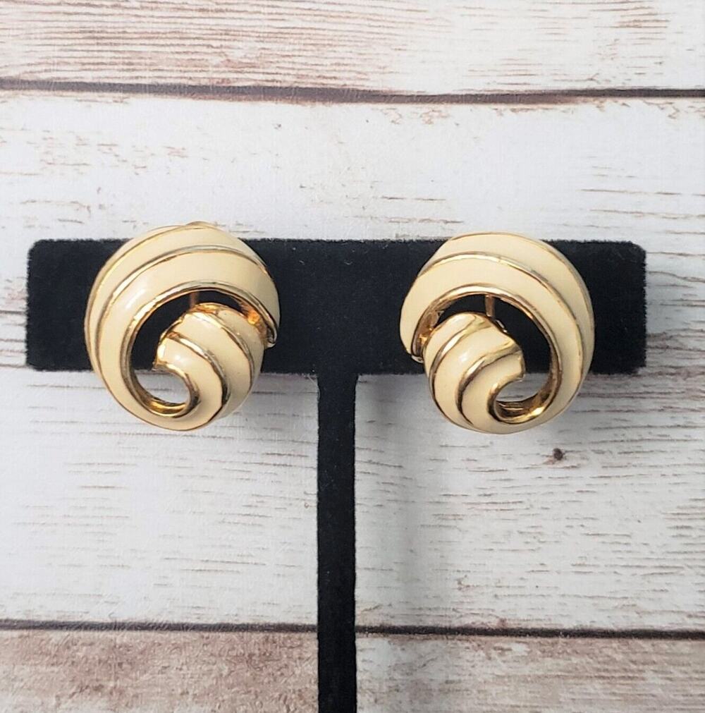 Vintage Clip On Earrings Cream & Gold Tone Swirl 7/8"